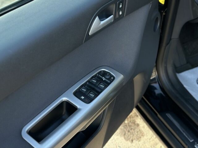 Черный Вольво В50, объемом двигателя 2 л и пробегом 290 тыс. км за 6800 $, фото 10 на Automoto.ua