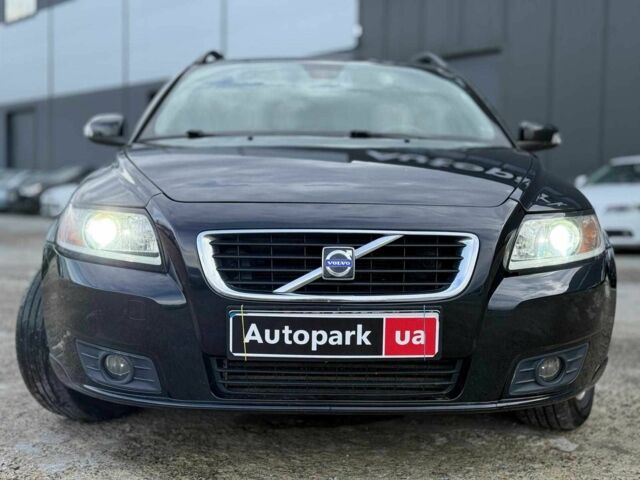 Черный Вольво В50, объемом двигателя 1.6 л и пробегом 302 тыс. км за 6290 $, фото 1 на Automoto.ua