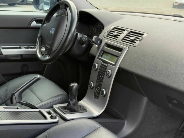 Черный Вольво В50, объемом двигателя 1.6 л и пробегом 302 тыс. км за 6290 $, фото 14 на Automoto.ua