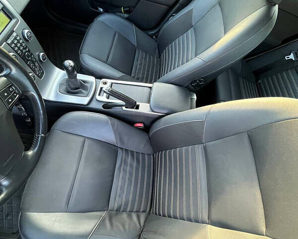 Чорний Вольво V50, об'ємом двигуна 2 л та пробігом 290 тис. км за 7000 $, фото 7 на Automoto.ua