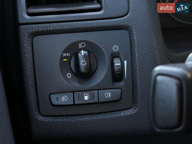 Черный Вольво В50, объемом двигателя 2 л и пробегом 290 тыс. км за 6800 $, фото 29 на Automoto.ua