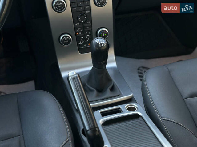 Черный Вольво В50, объемом двигателя 2 л и пробегом 290 тыс. км за 6800 $, фото 38 на Automoto.ua