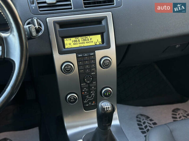 Черный Вольво В50, объемом двигателя 2 л и пробегом 290 тыс. км за 6800 $, фото 37 на Automoto.ua