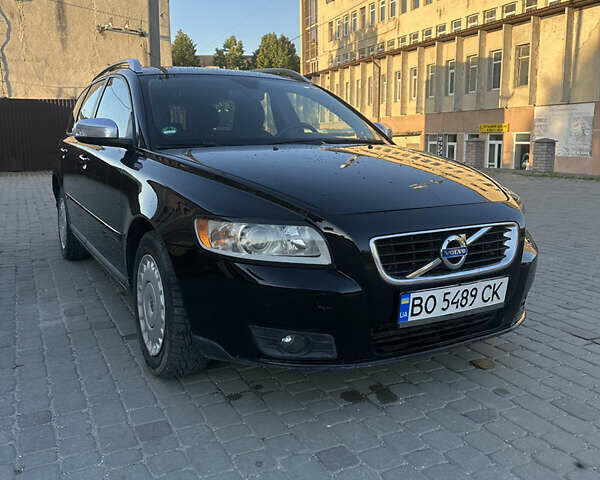 Черный Вольво В50, объемом двигателя 1.6 л и пробегом 277 тыс. км за 5800 $, фото 1 на Automoto.ua