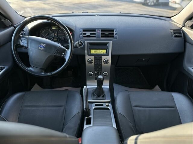 Черный Вольво В50, объемом двигателя 2 л и пробегом 290 тыс. км за 6800 $, фото 16 на Automoto.ua