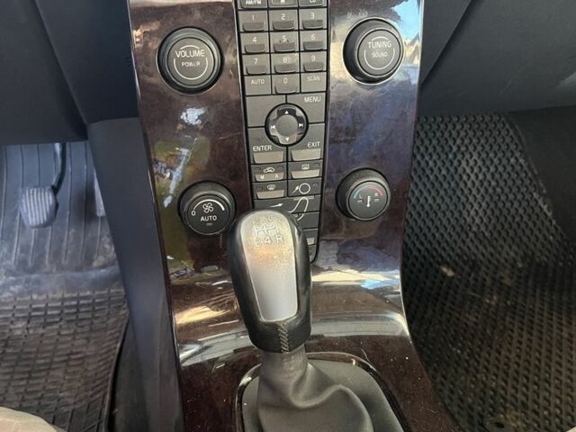 Чорний Вольво V50, об'ємом двигуна 1.6 л та пробігом 240 тис. км за 2100 $, фото 6 на Automoto.ua