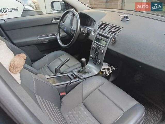 Черный Вольво В50, объемом двигателя 1.56 л и пробегом 261 тыс. км за 7200 $, фото 10 на Automoto.ua