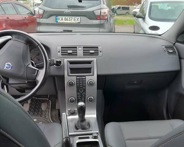 Чорний Вольво V50, об'ємом двигуна 1.6 л та пробігом 249 тис. км за 7400 $, фото 2 на Automoto.ua