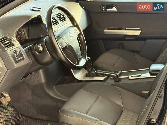 Черный Вольво В50, объемом двигателя 1.6 л и пробегом 265 тыс. км за 6890 $, фото 8 на Automoto.ua