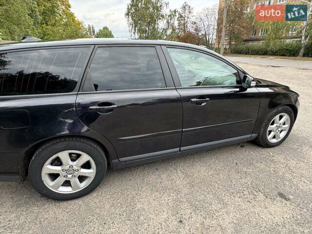 Черный Вольво В50, объемом двигателя 2 л и пробегом 315 тыс. км за 6900 $, фото 2 на Automoto.ua