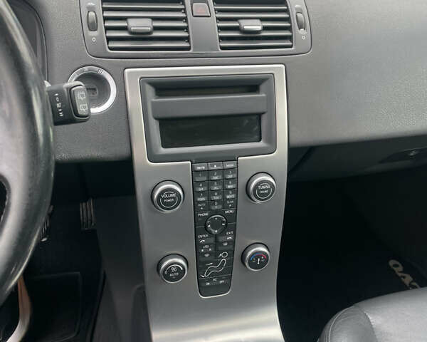 Черный Вольво В50, объемом двигателя 1.6 л и пробегом 322 тыс. км за 4800 $, фото 11 на Automoto.ua