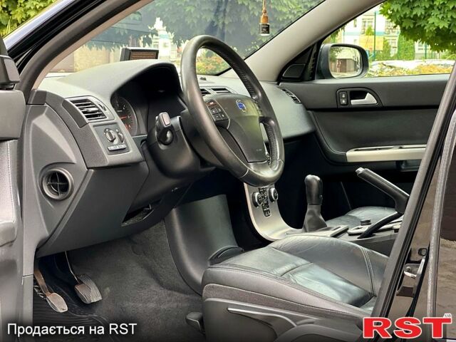 Черный Вольво В50, объемом двигателя 2 л и пробегом 323 тыс. км за 6000 $, фото 3 на Automoto.ua