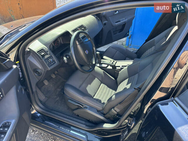 Черный Вольво В50, объемом двигателя 1.56 л и пробегом 274 тыс. км за 7500 $, фото 6 на Automoto.ua