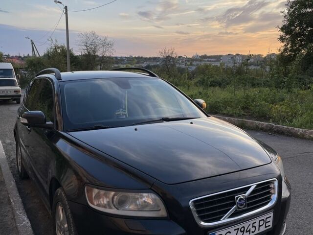 Черный Вольво В50, объемом двигателя 1.6 л и пробегом 135 тыс. км за 6600 $, фото 1 на Automoto.ua