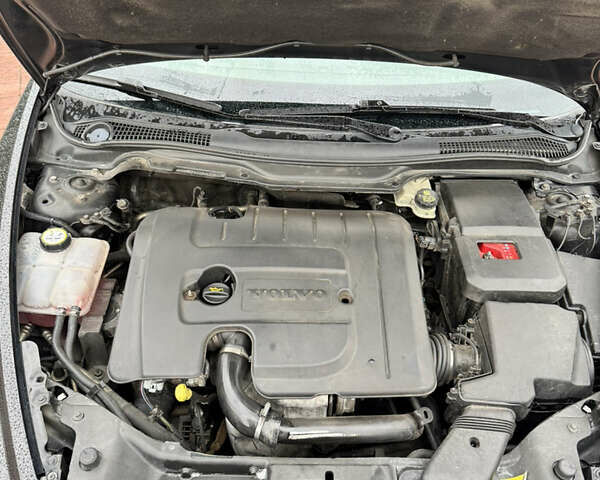 Черный Вольво В50, объемом двигателя 1.6 л и пробегом 324 тыс. км за 5799 $, фото 20 на Automoto.ua