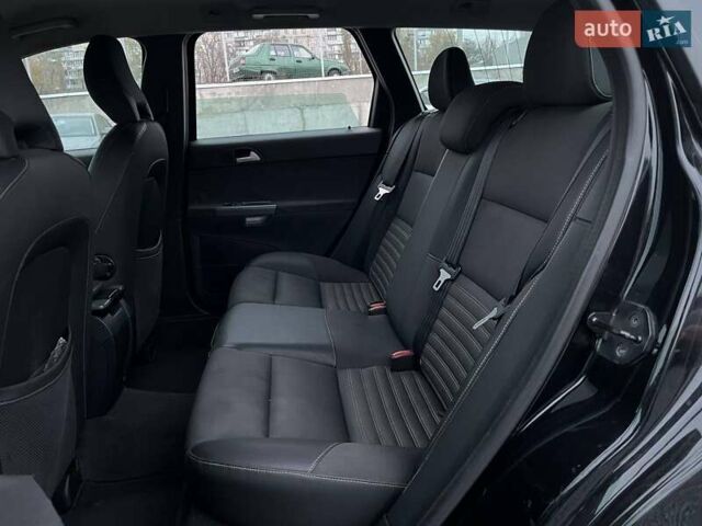 Черный Вольво В50, объемом двигателя 1.56 л и пробегом 292 тыс. км за 5490 $, фото 8 на Automoto.ua