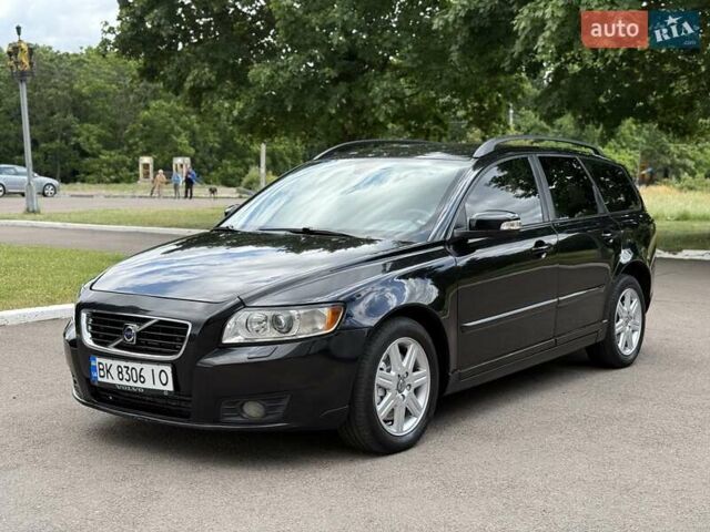 Черный Вольво В50, объемом двигателя 2 л и пробегом 244 тыс. км за 6200 $, фото 2 на Automoto.ua