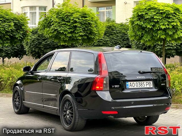 Черный Вольво В50, объемом двигателя 2 л и пробегом 323 тыс. км за 6000 $, фото 1 на Automoto.ua