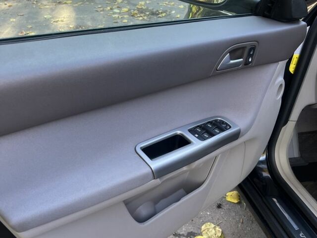 Вольво В50 2008 в Львове на Automoto.ua Черный Вольво В50, объемом двигателя 2 л и пробегом 333 тыс. км за 6400 $, фото 13 на Automoto.ua