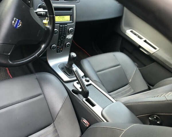 Черный Вольво В50, объемом двигателя 1.56 л и пробегом 310 тыс. км за 5150 $, фото 7 на Automoto.ua