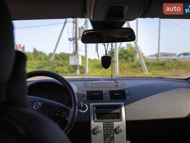 Черный Вольво В50, объемом двигателя 2 л и пробегом 282 тыс. км за 7932 $, фото 24 на Automoto.ua