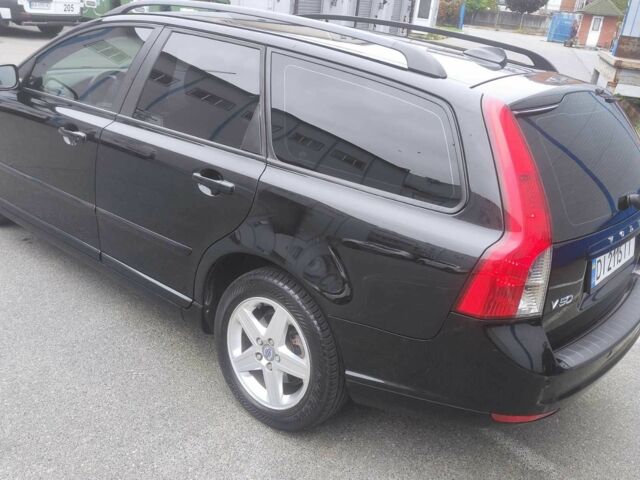 Вольво В50 2008 в Киеве на Automoto.ua Черный Вольво В50, объемом двигателя 2 л и пробегом 240 тыс. км за 8300 $, фото 2 на Automoto.ua