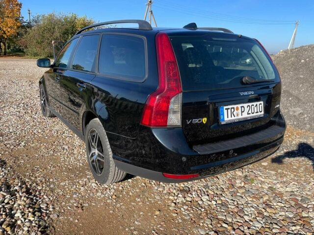 Черный Вольво В50, объемом двигателя 2 л и пробегом 215 тыс. км за 2967 $, фото 2 на Automoto.ua