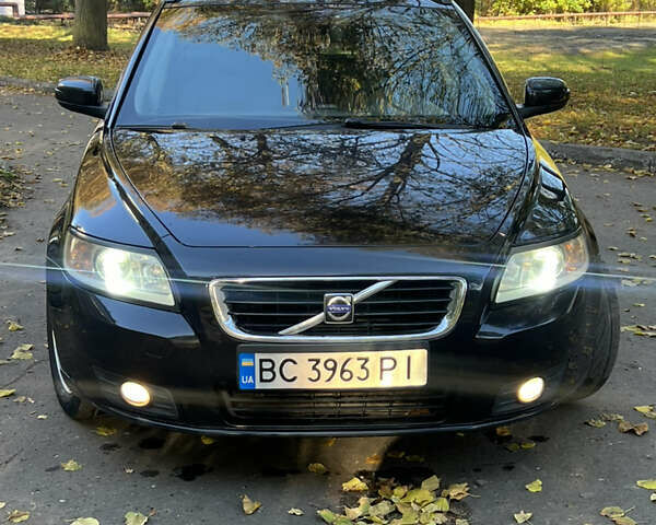 Вольво В50 2008 в Львове на Automoto.ua Черный Вольво В50, объемом двигателя 2 л и пробегом 333 тыс. км за 6400 $, фото 2 на Automoto.ua