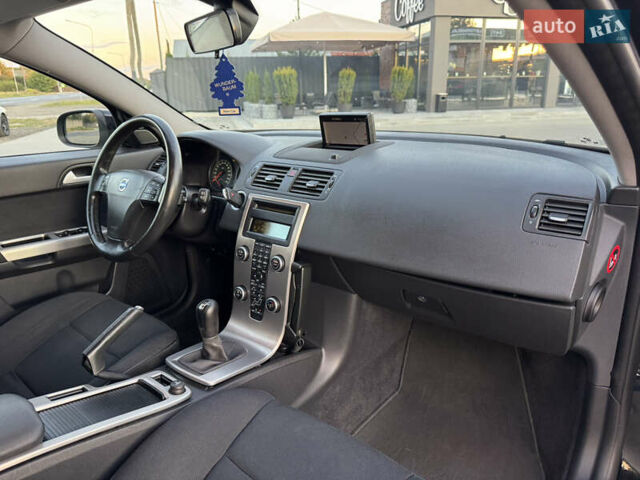 Черный Вольво В50, объемом двигателя 1.8 л и пробегом 243 тыс. км за 6150 $, фото 29 на Automoto.ua
