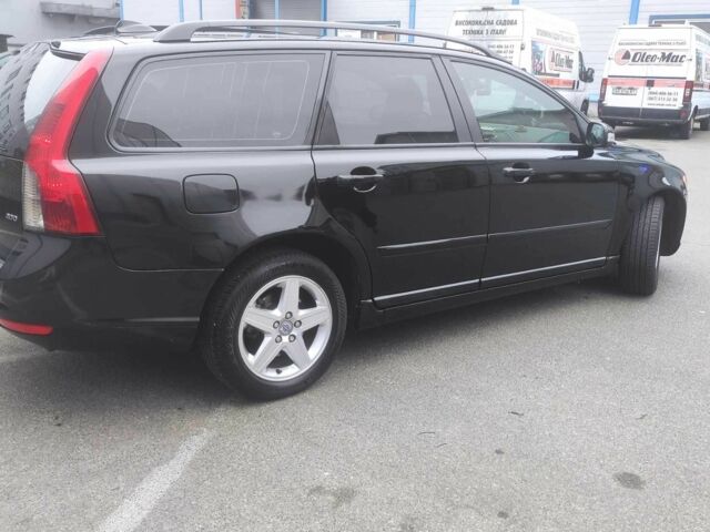 Вольво В50 2008 в Киеве на Automoto.ua Черный Вольво В50, объемом двигателя 2 л и пробегом 240 тыс. км за 8300 $, фото 5 на Automoto.ua