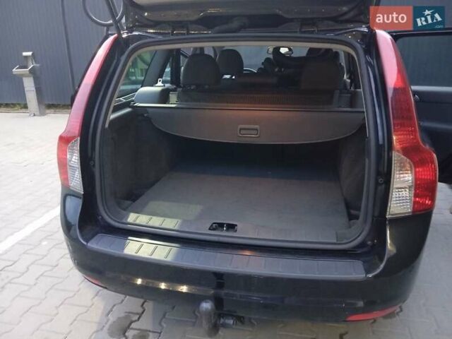 Черный Вольво В50, объемом двигателя 1.56 л и пробегом 261 тыс. км за 7200 $, фото 1 на Automoto.ua