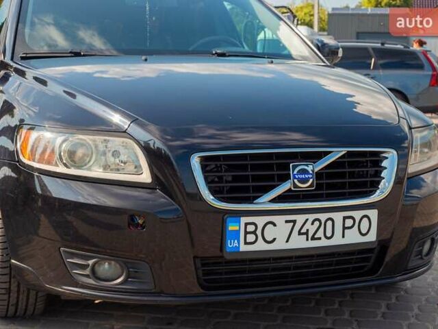 Черный Вольво В50, объемом двигателя 2 л и пробегом 282 тыс. км за 7932 $, фото 1 на Automoto.ua
