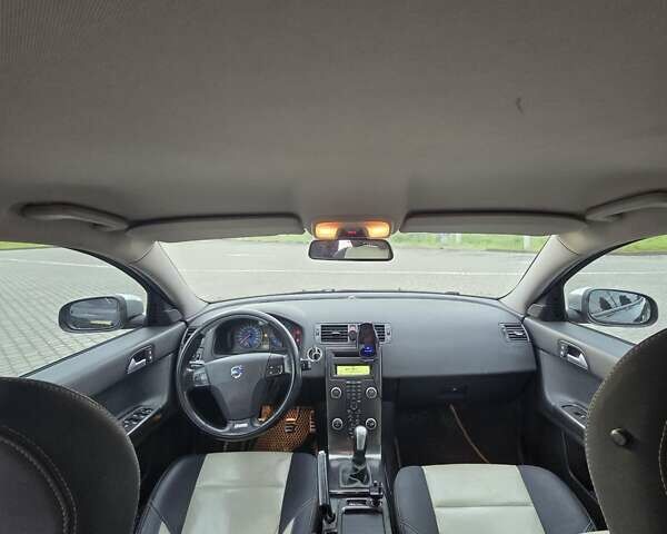 Чорний Вольво V50, об'ємом двигуна 2 л та пробігом 316 тис. км за 6650 $, фото 3 на Automoto.ua