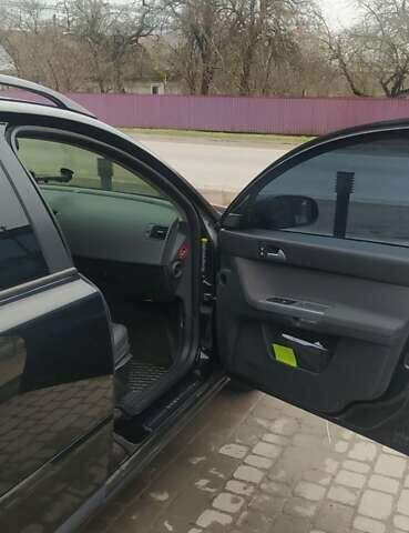 Чорний Вольво V50, об'ємом двигуна 2 л та пробігом 362 тис. км за 6800 $, фото 3 на Automoto.ua