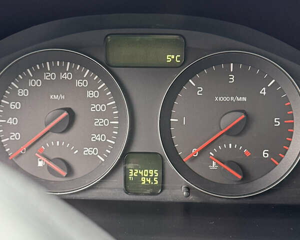 Черный Вольво В50, объемом двигателя 1.6 л и пробегом 324 тыс. км за 5799 $, фото 12 на Automoto.ua