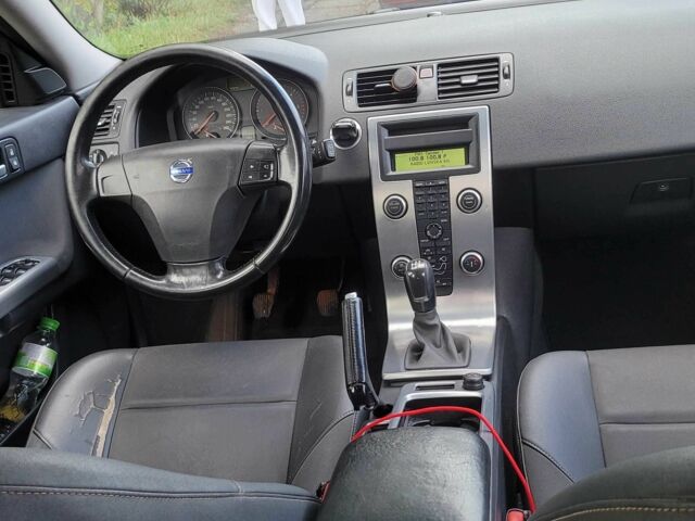 Черный Вольво В50, объемом двигателя 1.6 л и пробегом 217 тыс. км за 5600 $, фото 4 на Automoto.ua