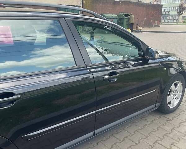 Черный Вольво В50, объемом двигателя 1.6 л и пробегом 200 тыс. км за 6500 $, фото 12 на Automoto.ua