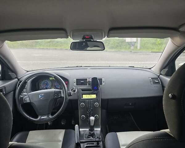 Чорний Вольво V50, об'ємом двигуна 2 л та пробігом 316 тис. км за 6650 $, фото 4 на Automoto.ua
