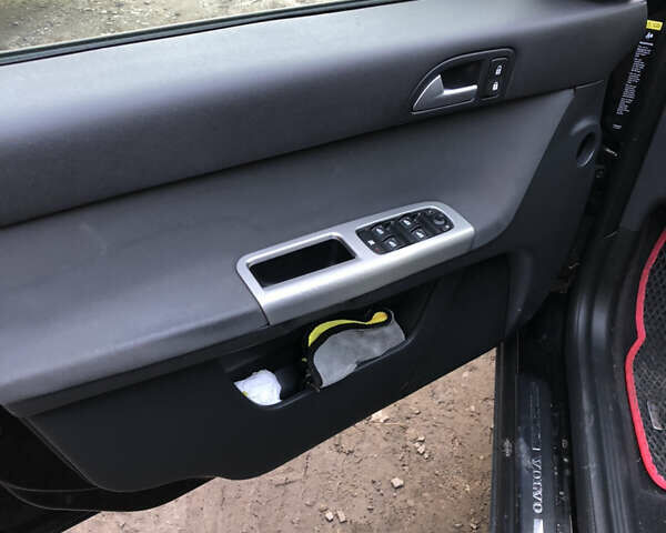 Черный Вольво В50, объемом двигателя 1.56 л и пробегом 310 тыс. км за 5150 $, фото 6 на Automoto.ua