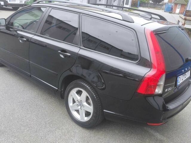 Вольво В50 2008 в Киеве на Automoto.ua Черный Вольво В50, объемом двигателя 2 л и пробегом 240 тыс. км за 8300 $, фото 1 на Automoto.ua