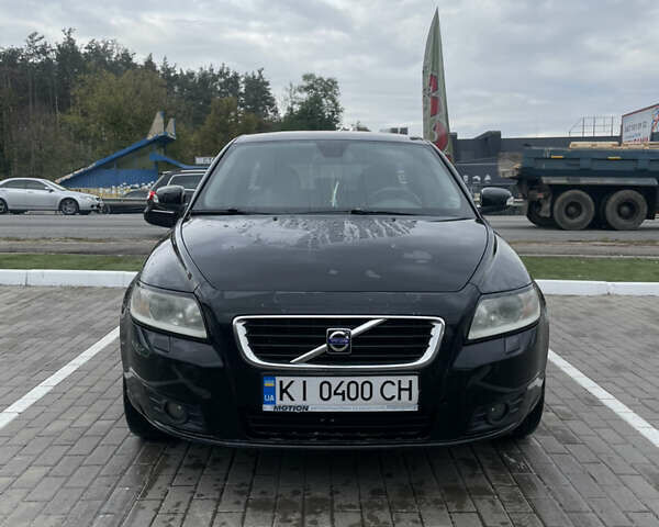 Черный Вольво В50, объемом двигателя 1.6 л и пробегом 322 тыс. км за 4800 $, фото 1 на Automoto.ua