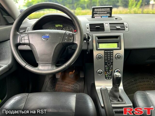 Черный Вольво В50, объемом двигателя 2 л и пробегом 323 тыс. км за 6000 $, фото 5 на Automoto.ua