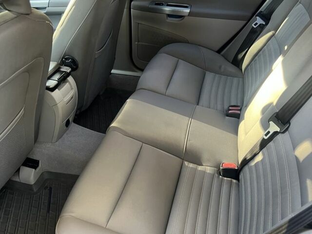 Вольво В50 2008 в Львове на Automoto.ua Черный Вольво В50, объемом двигателя 2 л и пробегом 333 тыс. км за 6400 $, фото 5 на Automoto.ua