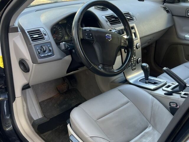 Вольво В50 2008 в Львове на Automoto.ua Черный Вольво В50, объемом двигателя 2 л и пробегом 333 тыс. км за 6400 $, фото 4 на Automoto.ua