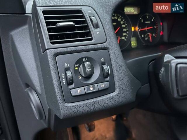 Черный Вольво В50, объемом двигателя 1.56 л и пробегом 292 тыс. км за 5490 $, фото 13 на Automoto.ua