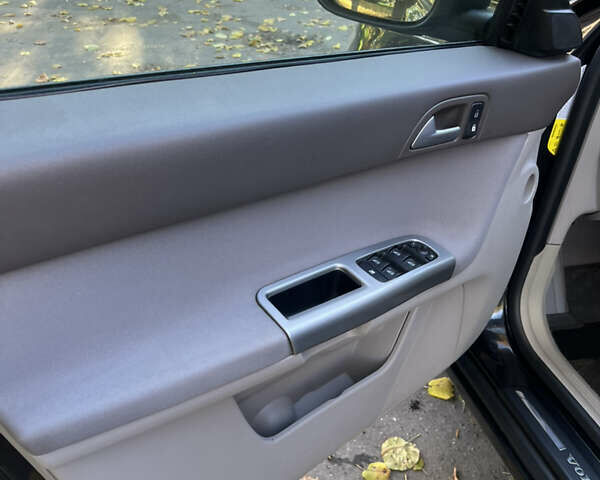 Вольво В50 2008 в Львове на Automoto.ua Черный Вольво В50, объемом двигателя 2 л и пробегом 333 тыс. км за 6400 $, фото 20 на Automoto.ua