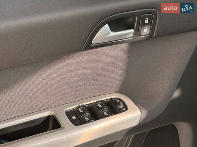 Черный Вольво В50, объемом двигателя 1.6 л и пробегом 265 тыс. км за 6890 $, фото 9 на Automoto.ua