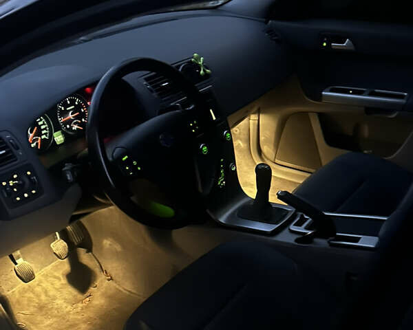 Черный Вольво В50, объемом двигателя 2 л и пробегом 275 тыс. км за 8300 $, фото 4 на Automoto.ua