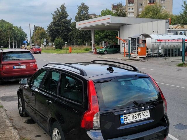 Черный Вольво В50, объемом двигателя 1.6 л и пробегом 217 тыс. км за 5600 $, фото 3 на Automoto.ua