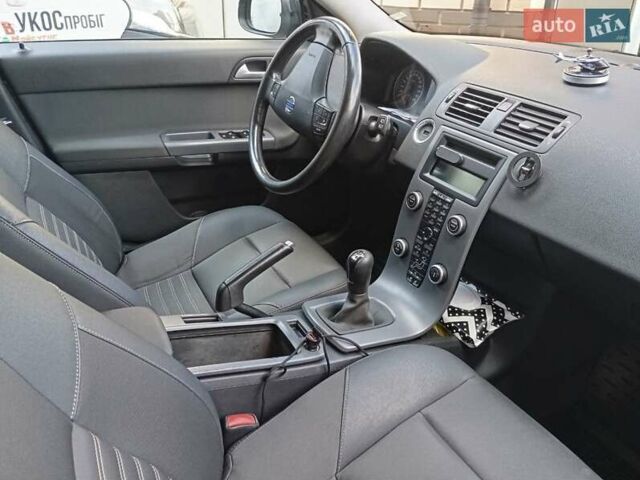 Черный Вольво В50, объемом двигателя 1.56 л и пробегом 261 тыс. км за 7200 $, фото 7 на Automoto.ua